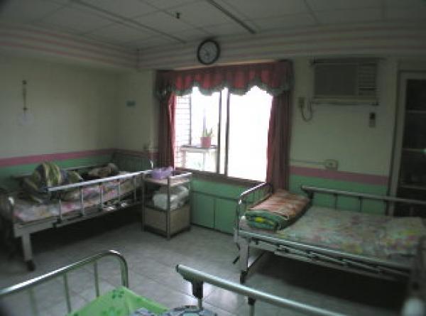 高雄市-新松柏養護之家三人房型