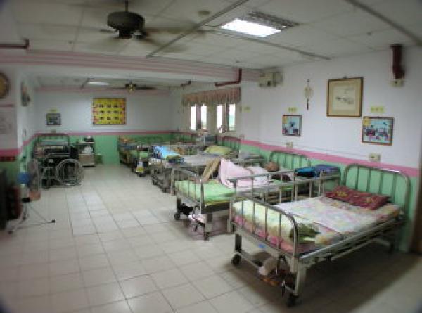 高雄市-新松柏養護之家多人房型